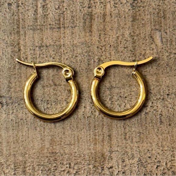 Small gold plated hoop earrings - Picture 5 of 7